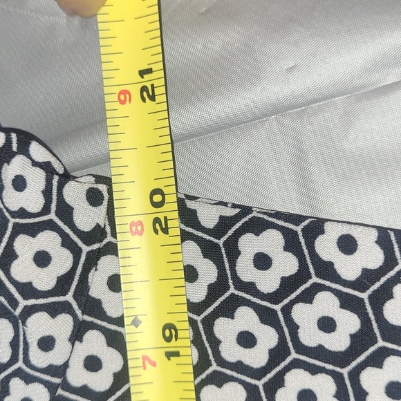 Daisy Polka Dot Dress Short Sleeve Sheath Style Black White Elevated Athleisure - Picture 10 of 10